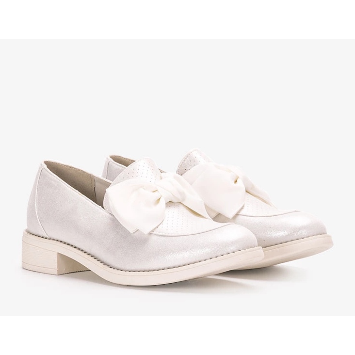 Valkoiset broguet Bizier-rusetilla valkoinen 1