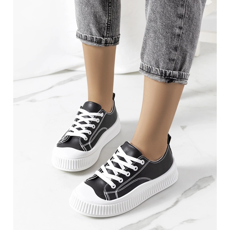 Mustat lenkkarit Zargan-alustalla 1