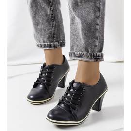 BM Mustat kengät Filra-postissa 1