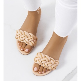 BM Tyylikkäät beigenväriset Correra-tossut 1