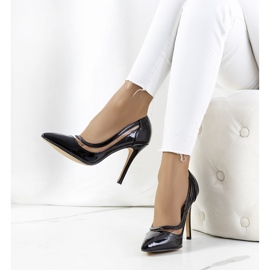 Confortin mustat lakatut korkokengät 1