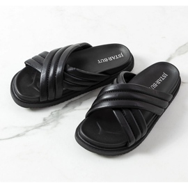 Mustat tossut Daintree-tasolla 1