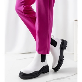 Valkoiset saappaat korkealla Wekey-pohjalla valkoinen 1