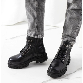 Rubeon mustat nilkkurit trapper-pohjalla 1