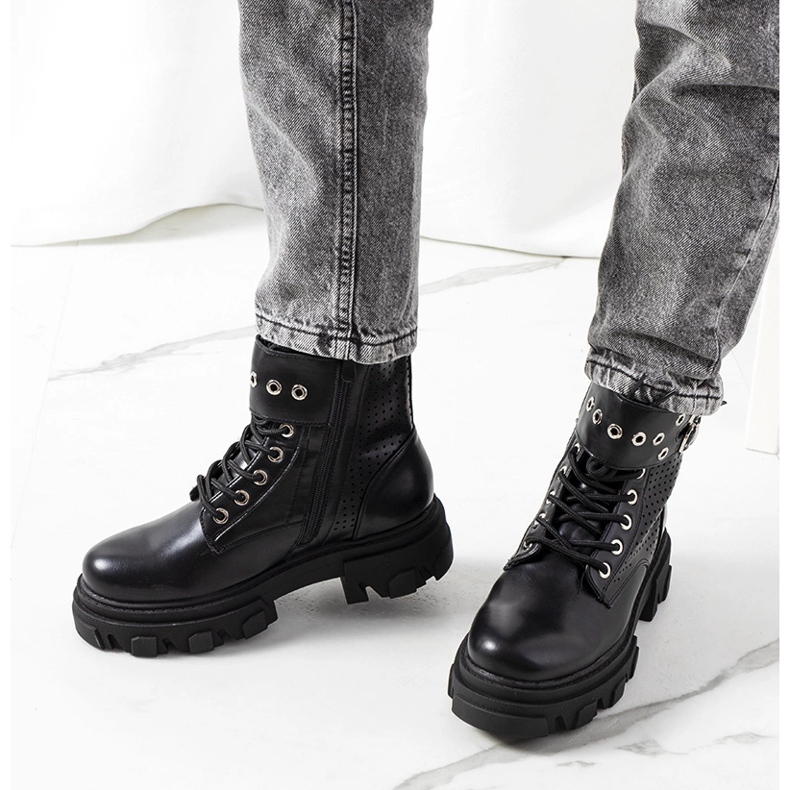 Rubeon mustat nilkkurit trapper-pohjalla 1