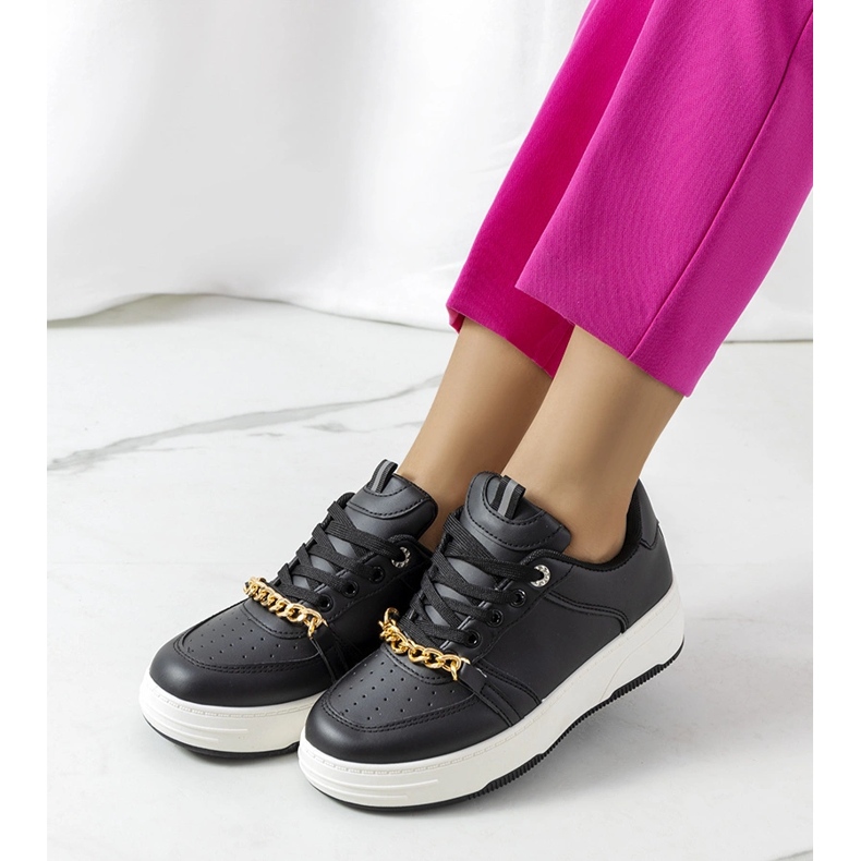 Mustat Kelliherin ketjulenkkarit 1