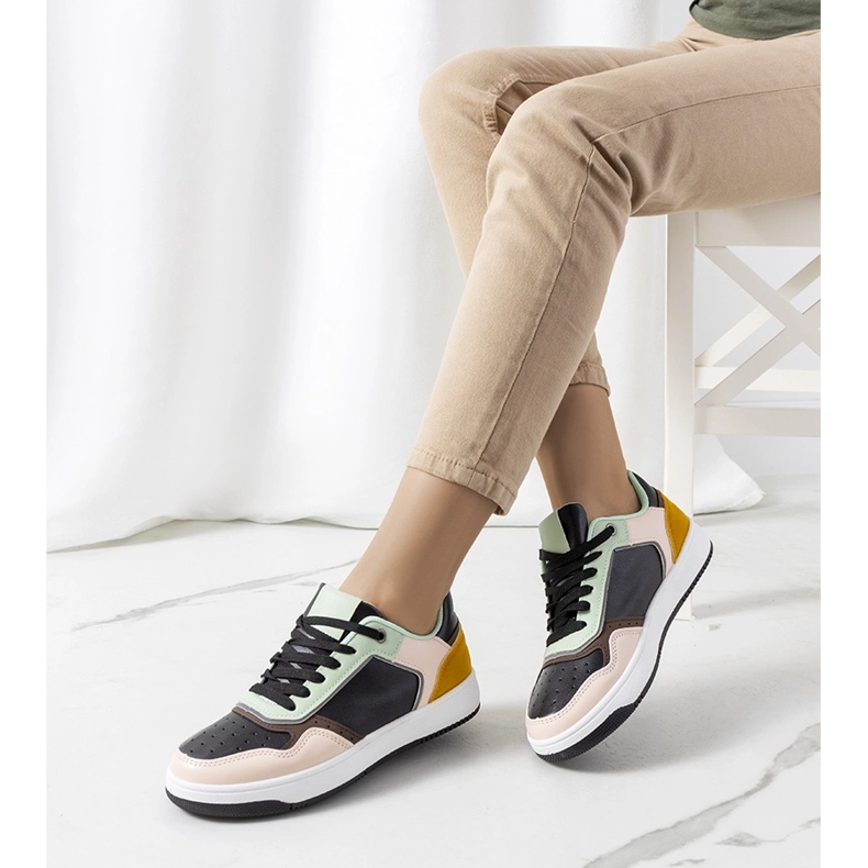 Lindonin mustat tennarit 1