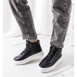 Mustat lenkkarit merkiltä Nandew 1 Mustat lenkkarit merkiltä Nandew 1