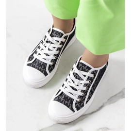 Mustat Chelmsin lenkkarit 1