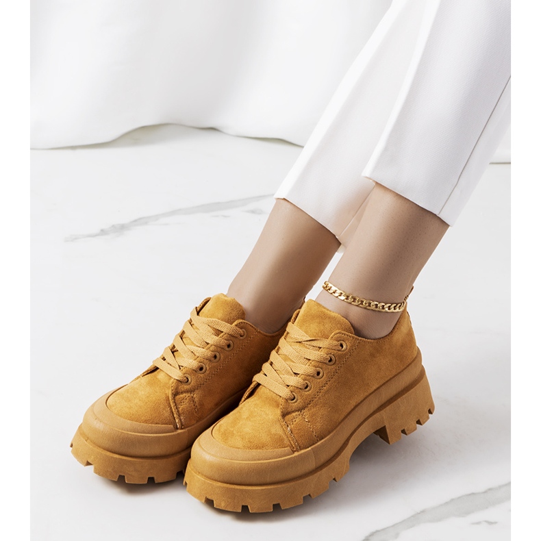 Ruskeat lenkkarit Dearthin alustalla 1