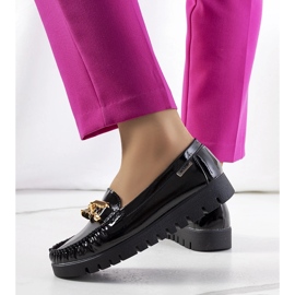 Mustat loaferit Travessa-alustalla 1