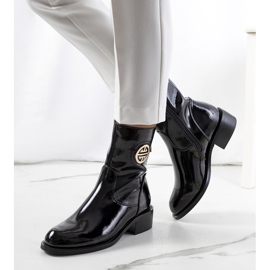 PA1 Rodovian mustat lakkasaappaat 1