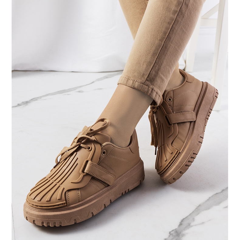 Beiget tennarit tarranauhalla 1