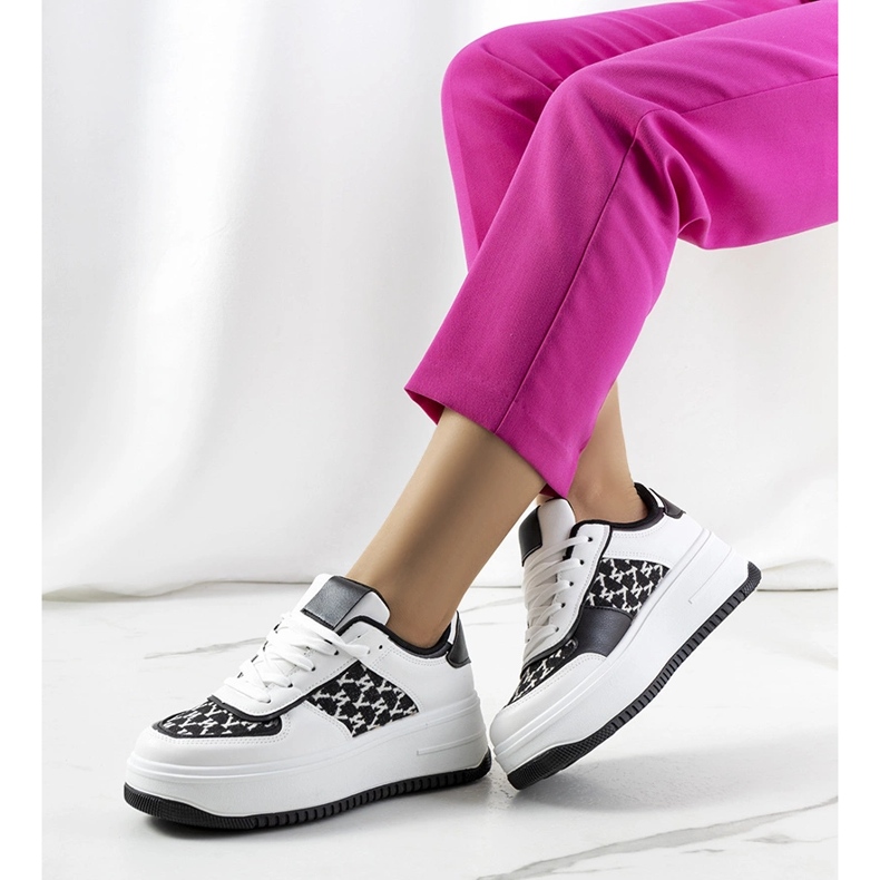 Valkoiset lenkkarit korkealla Valpara-pohjalla valkoinen 1