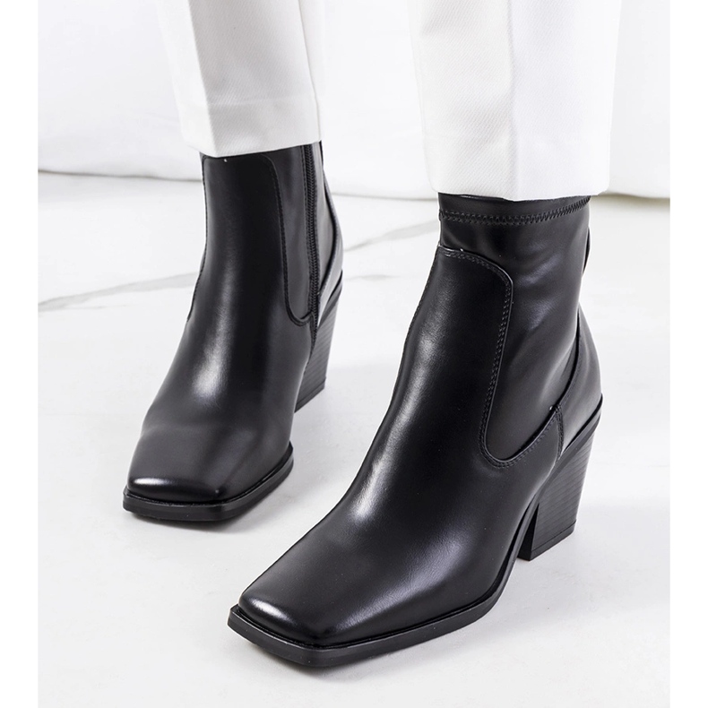 Mustat Panucci-korkokengät 1