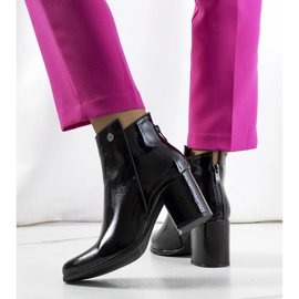 Mustat kiiltonahkaiset Goldcrest-saappaat 1