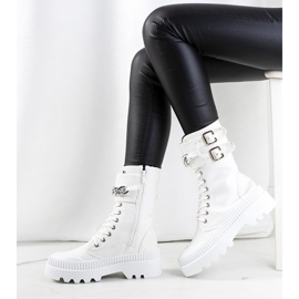 Valkoiset lenkkarit Taus-ketjulla valkoinen 1