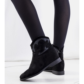 Velhan mustat cowboysaappaat 1