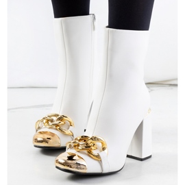 Valkoiset saappaat Engi-postissa valkoinen 1