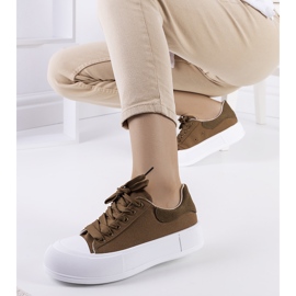 Vihreät lenkkarit Kilkennyn alustalla 1