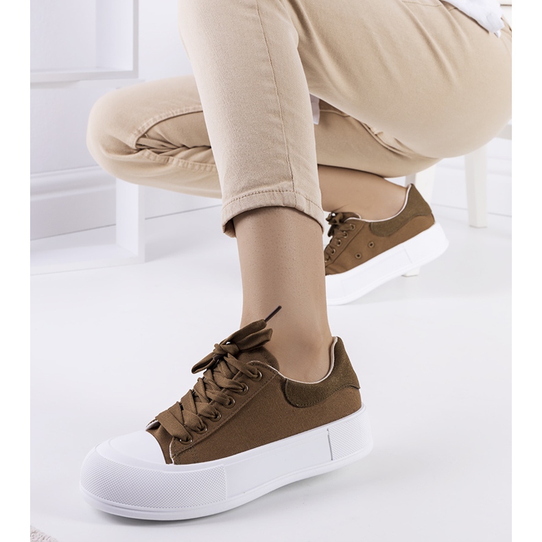 Vihreät lenkkarit Kilkennyn alustalla 1