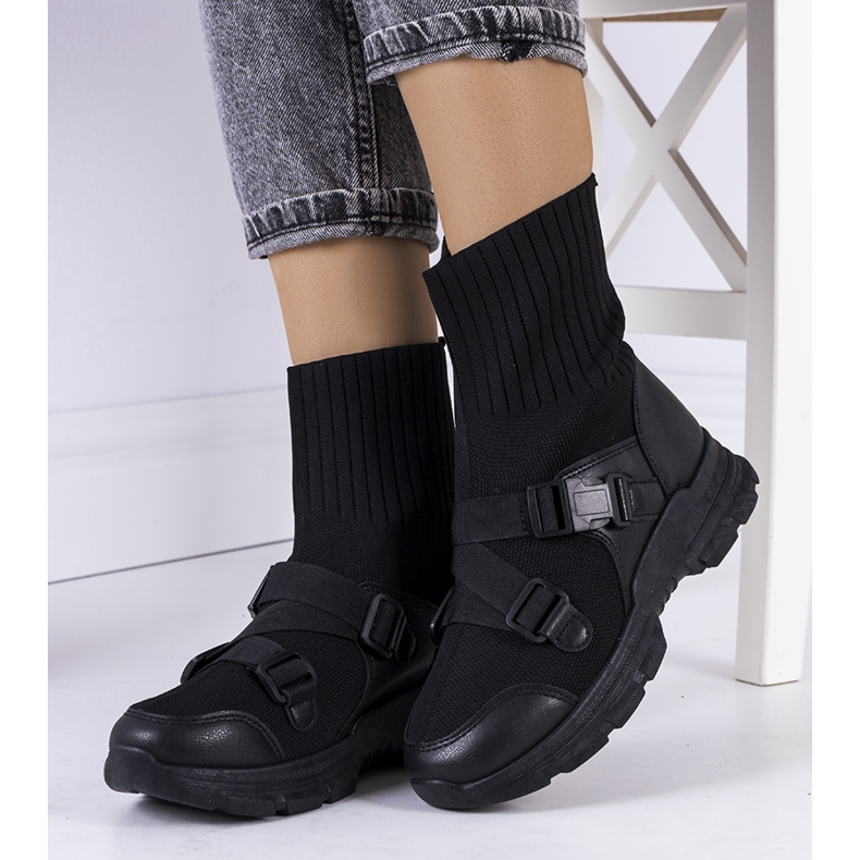 Mustat saker tennarit 1