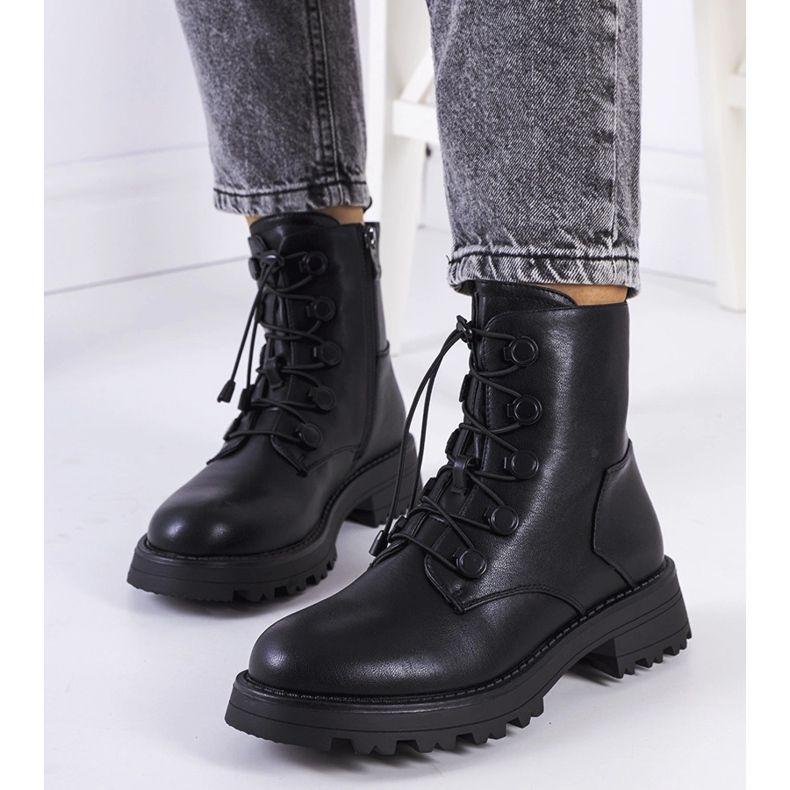 Mustat ekologiset nahkasaappaat Cesterfieldiltä 1