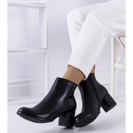 Mustat saappaat eko-nahka Durnatel -tolppassa 1