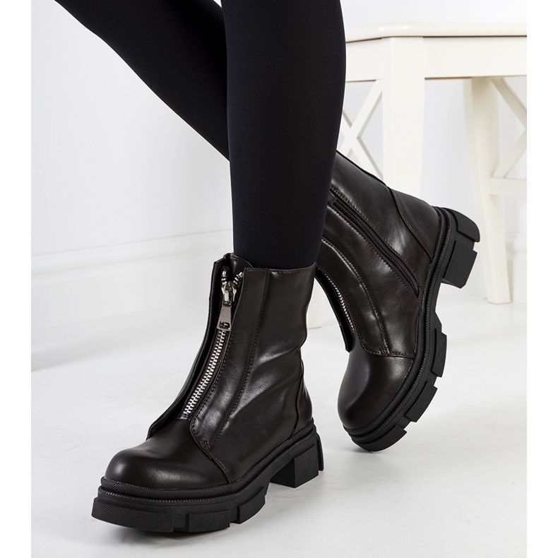 Ruskeat saappaat koristeellisella Neal-vetoketjulla 1