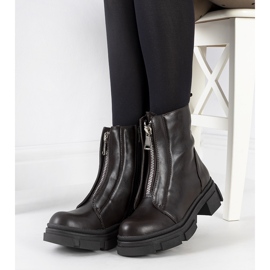 Ruskeat saappaat koristeellisella Neal-vetoketjulla 2