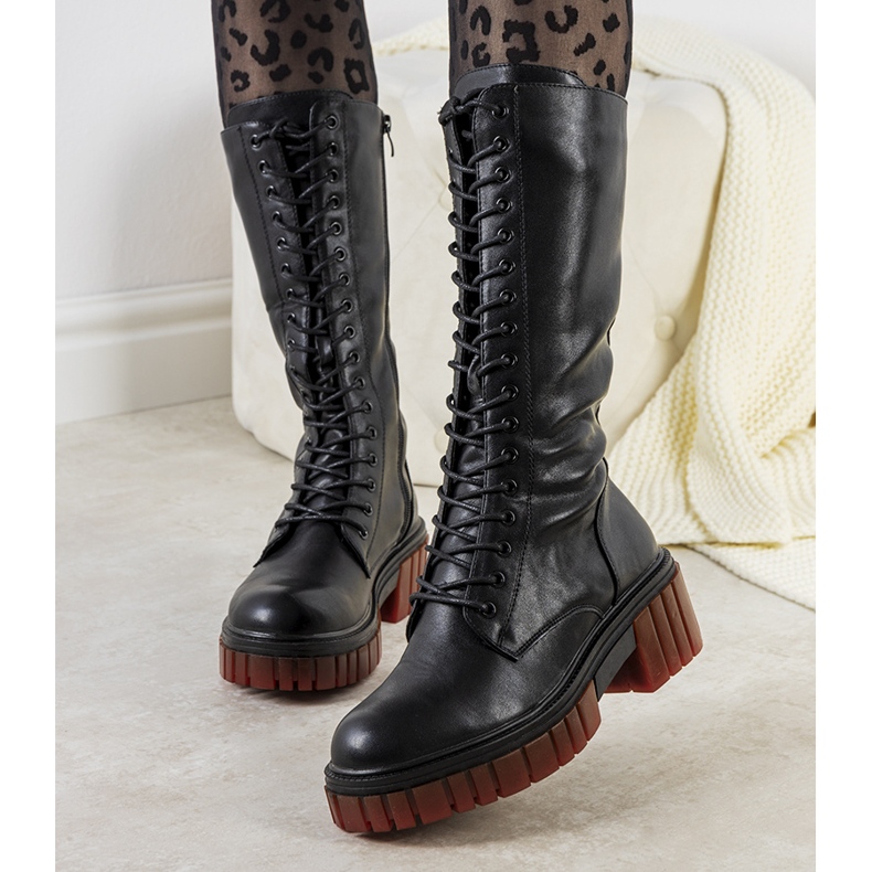 Black Abril -ansastajat musta 1