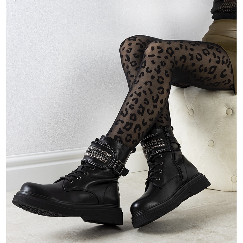 Avenida mustat trapperit 1