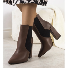 Ruskeat Chelsean saappaat Hamiltin postissa 1