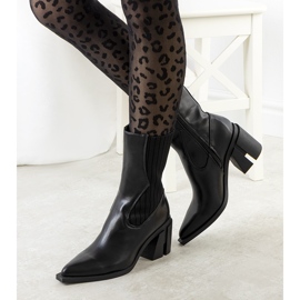 Alanna mustat cowboysaappaat 1