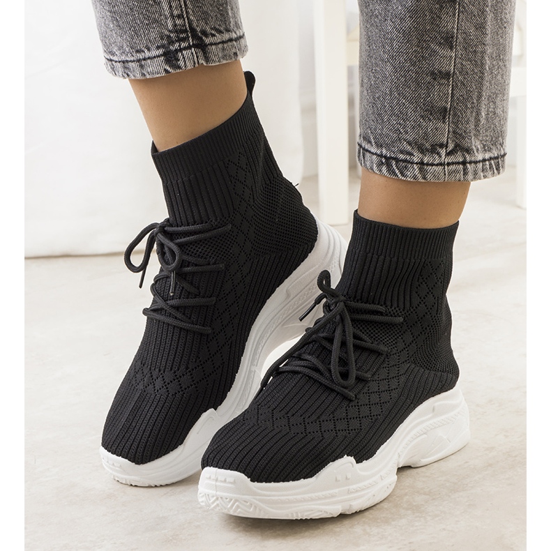 Mustat Dowden-sukat 1