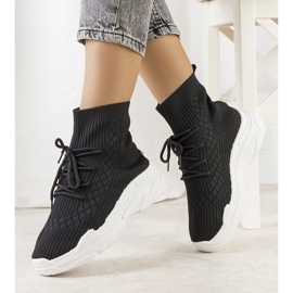 Mustat Dowden-sukat 2