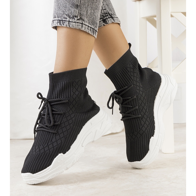 Mustat Dowden-sukat 2