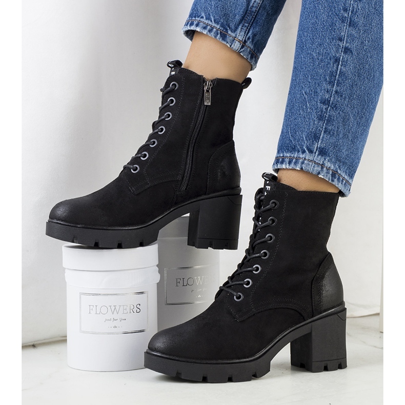 PA1 Mustat mokkanahkaiset korkeakorkoiset Chichig-saappaat 1