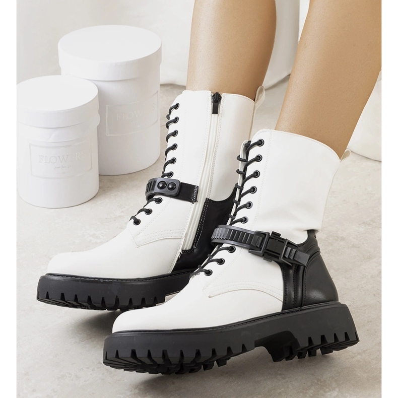 Livenzan valkoiset laukut musta 1