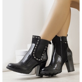 BM Mustat saappaat Marconi-postissa 1