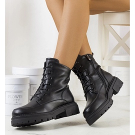 Calderin mustat ansoja 1