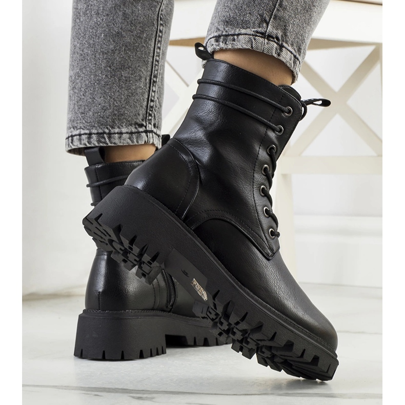 Aleida mustat trapperit 1