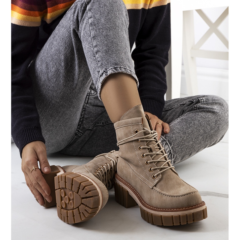 PA1 Nicolon beigenväriset ansoja 1