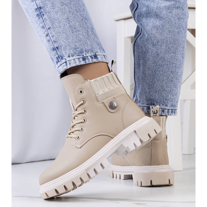 PA1 Odellin beigenväriset naisten saappaat 1