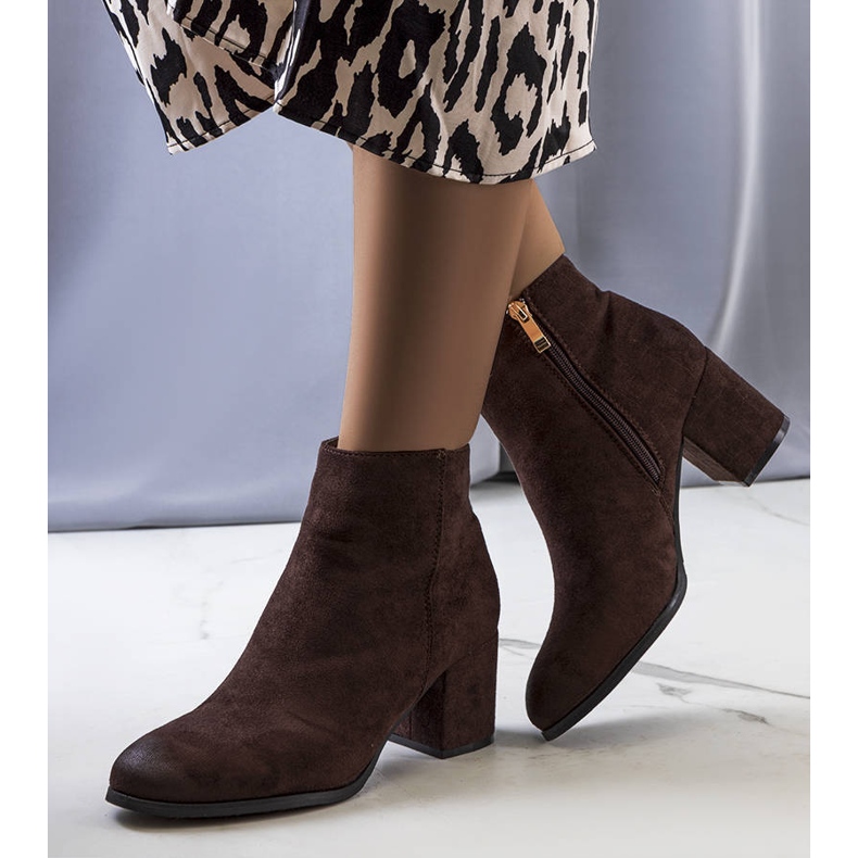 BM Ruskeat nilkkurit Silas-tolppassa 1