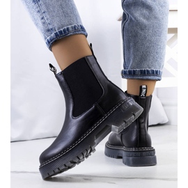 Mustat Gamezin työntekijät 1