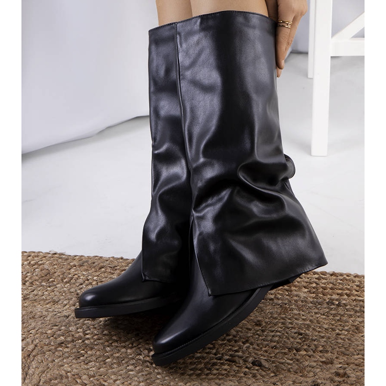 PA1 Mustat Moerna saappaat 1