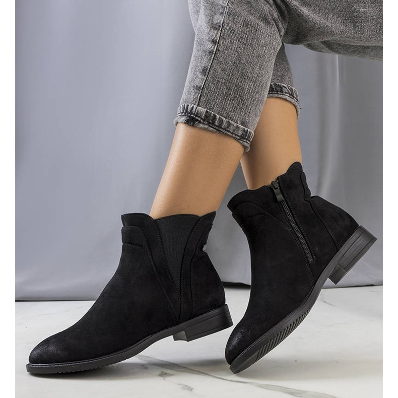 PA1 Mustat eristetyt Munira-saappaat 1