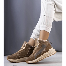 Tasman ruskeat eristetyt tennarit 1