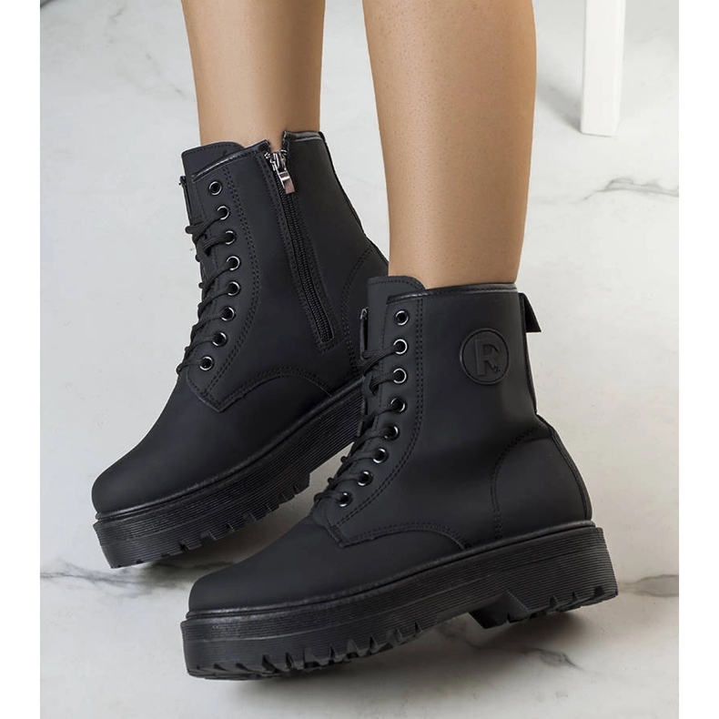 Mustat mattaiset Dirk kengät 1